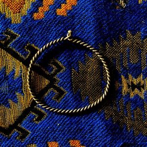 Twisted wire hook-on bracelet